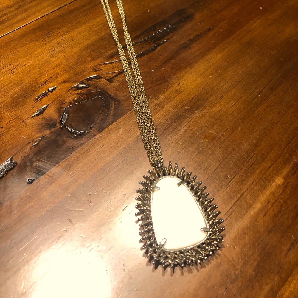 REDUCED! VINTAGE Kendra Scott White Pendant